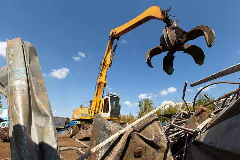braccio-escavatore-per-recupero-rottami-a-cremona-e-parma Braccio escavatore per recupero rottami a Cremona e Parma.