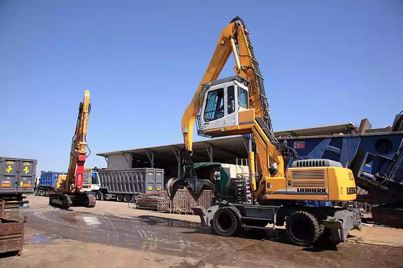 Escavatore gommato Liebherr a Cremona e Parma.