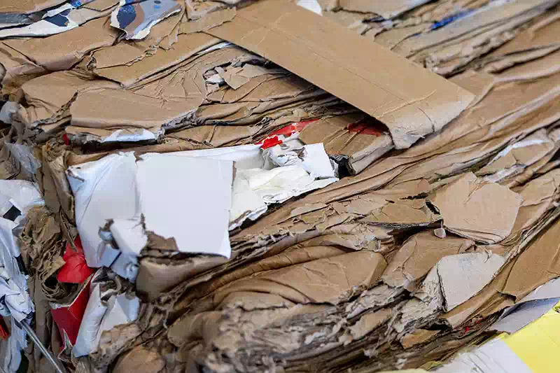 mucchio-di-scarti-di-cartone-a-cremona-e-parma Mucchio di scarti di cartone a Cremona e Parma.